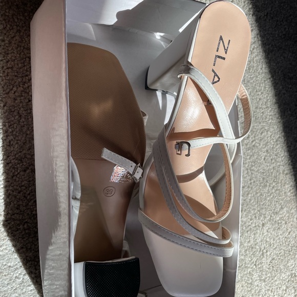 Shien minimalist ankle strap chunky sandles - Picture 3 of 5